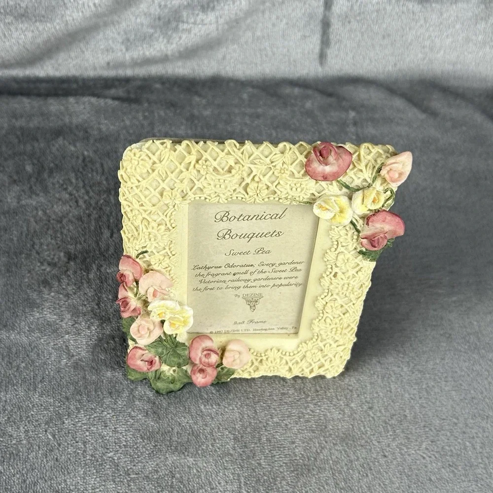 Botanical Bouquets Sweet Pea Resin Picture Frame Lace Floral Hand-Painted Dezine